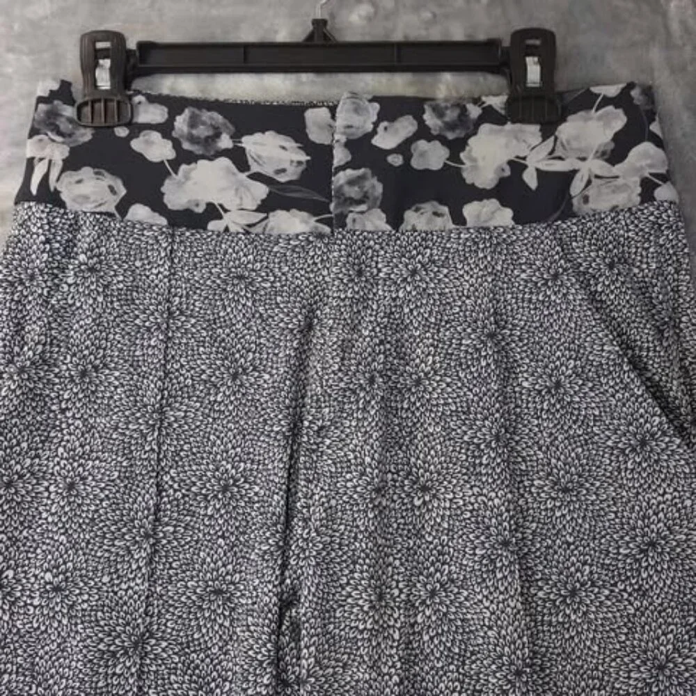 Lululemon‎ Womens 4 Navy White Floral Stretchy Straight Dress Pants Casual